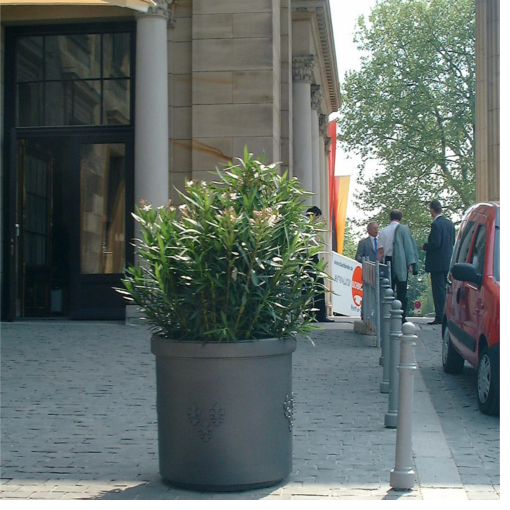 Flower buckets round in the city of Wiesbaden1