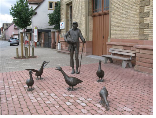 Sculptural group geese with Shepherd1